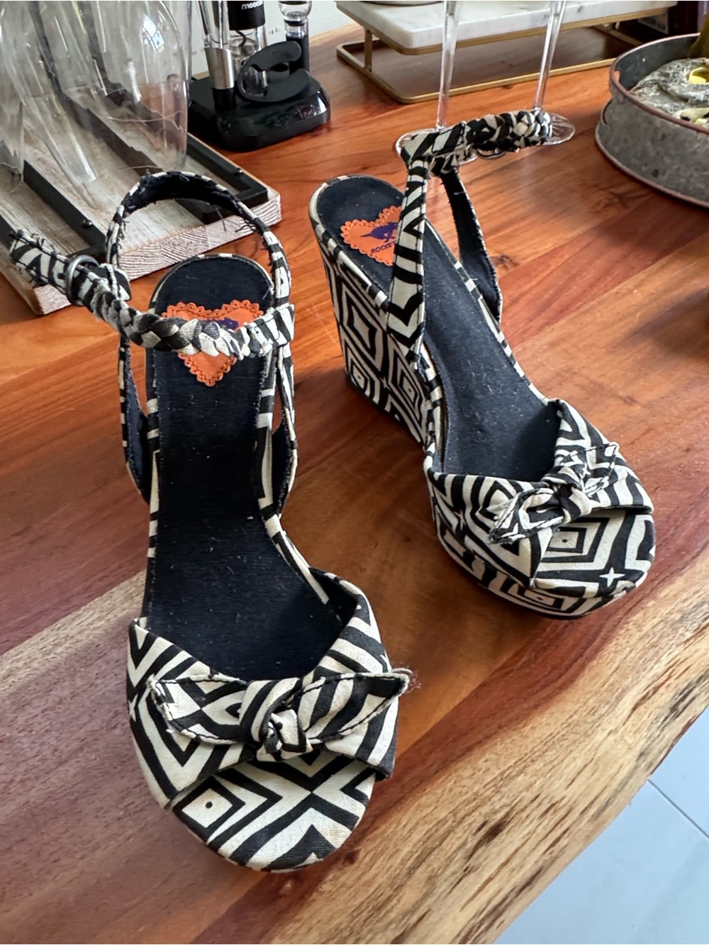 RARE NEVER WORN VINTAGE ROCKET Black & White wedge sandals,